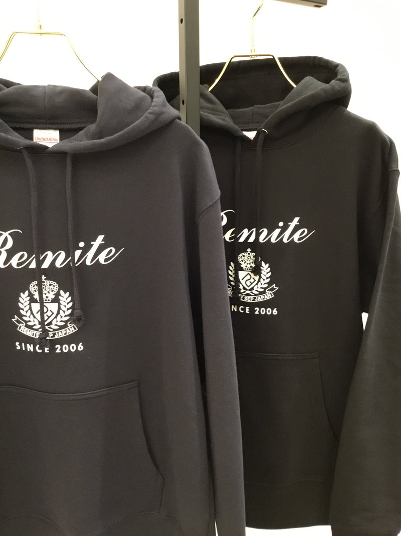 Remiteロゴスウェットパーカー – Remite online store